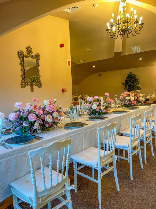 Aranjament floral pastel din ranunculus, liliac, garoafe, trandafiri memory, gerbera [2]