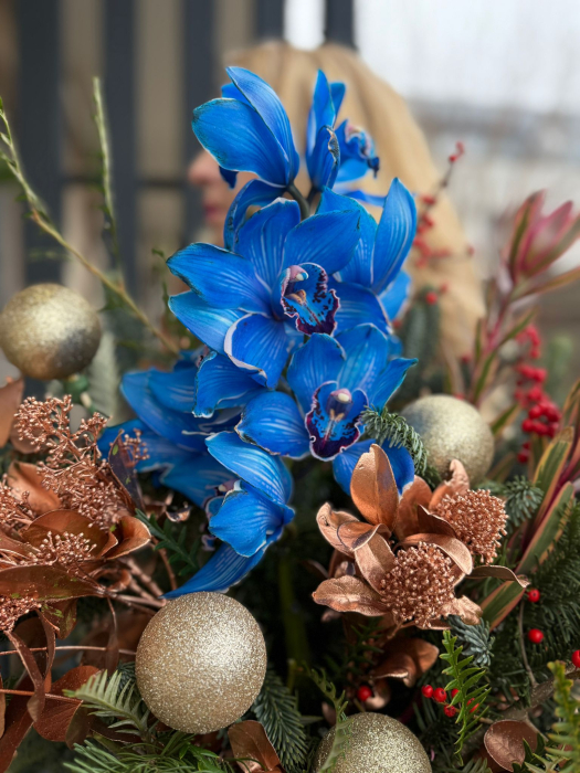 Aranjament floral „Royal Blue Noël” [3]