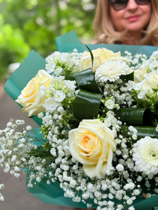 Buchet cu trandafiri, Bouvardia si minigerbera [3]