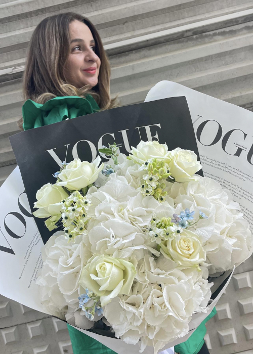 buchet de flori din hortensii, trandafiri si oxypetalum [3]