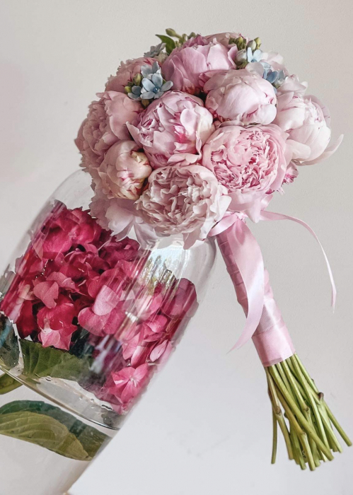 Buchet de mireasa cu bujori roz pastel [2]