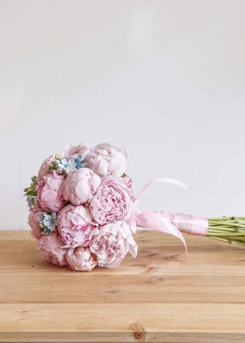 Buchet de mireasa cu bujori roz pastel [4]