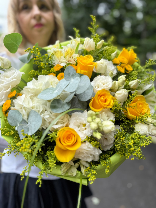 Buchet cu Hortensie Albă și Trandafiri Galbeni | Livrare București | Rodyolla [2]