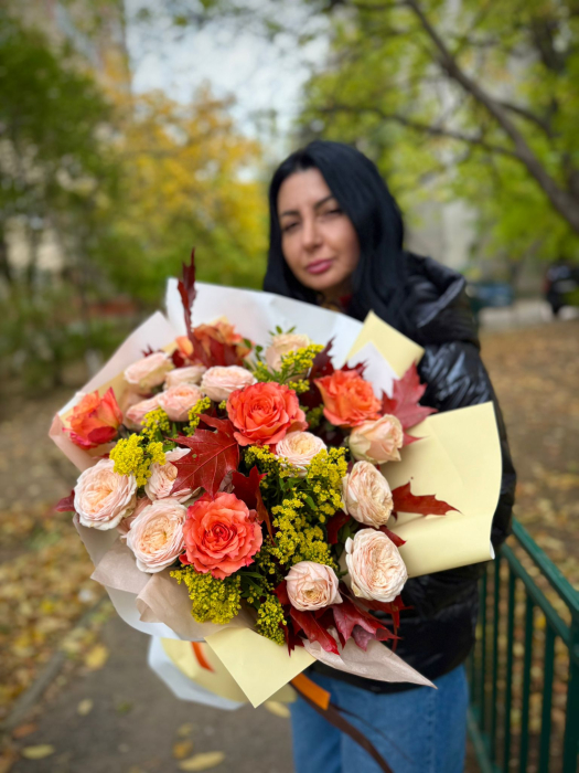 Buchet Toamnă Aurie cu Trandafiri în Nuanțe Calde [2]