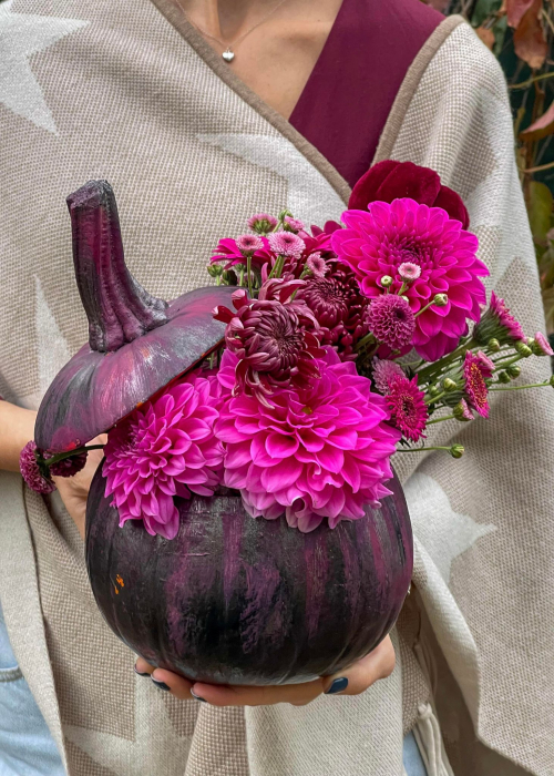 dovleac decorat de halloween mov cu dalii [3]