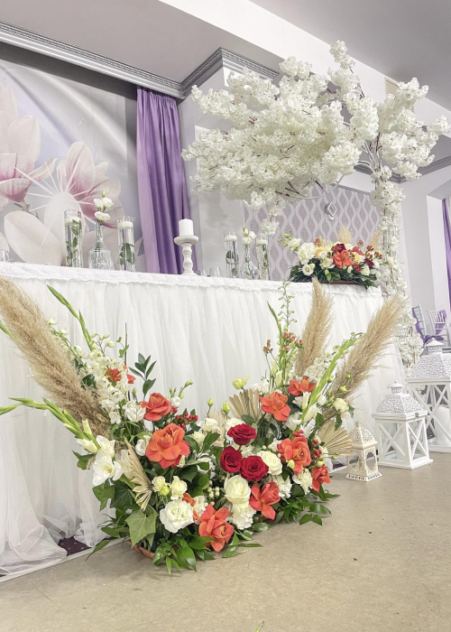 Aranjament floral prezidiu trandafiri rosii [2]