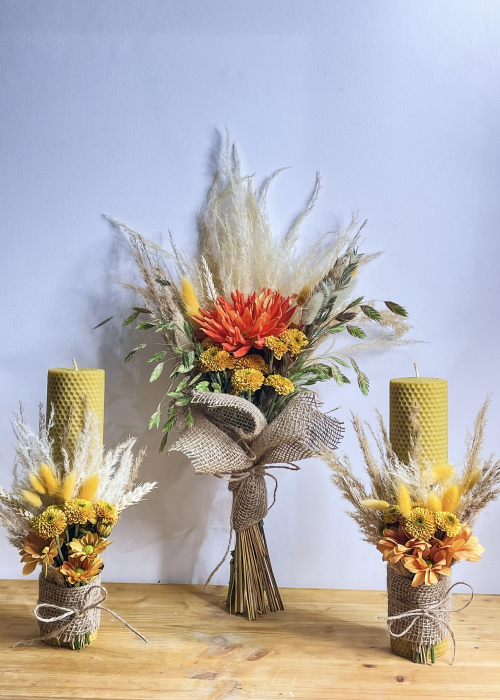 Set lumanari ceara naturala si buchet mireasa din flori stabilizate [4]