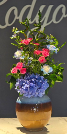 Aranjament floral “Blue Harmony” cu bambus și hortensie [1]