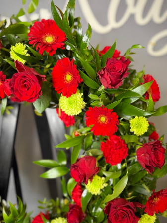 Funerare - Coroană funerară cu trandafiri și minigerbera roșii