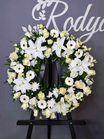 Coroană funerară cu crini și trandafiri albi [3]