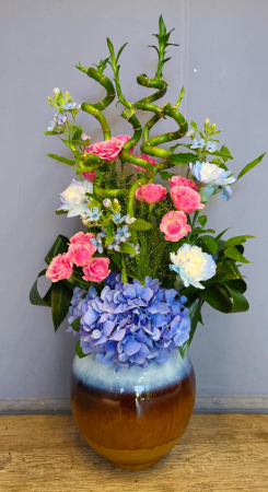 Decor evenimente corporate - Aranjament floral “Blue Harmony” cu bambus și hortensie