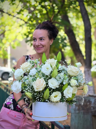 Aranjament cu Crini si Trandafiri [1]