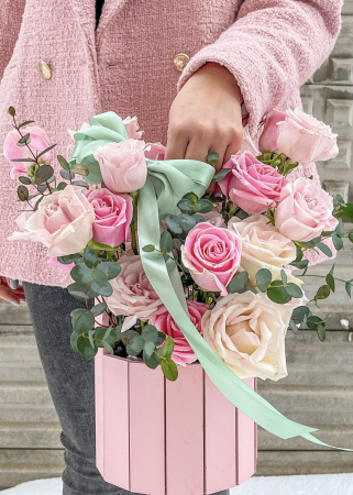Martisor - Aranjament de flori pastel "Perfect Gift"