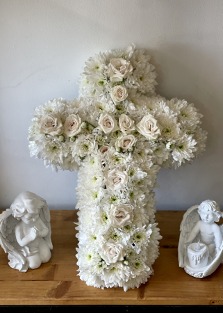 Funerare - Aranjament funerar Cruce din crizanteme si trandafiri