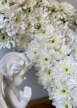 Aranjament funerar Cruce din crizanteme si trandafiri [6]