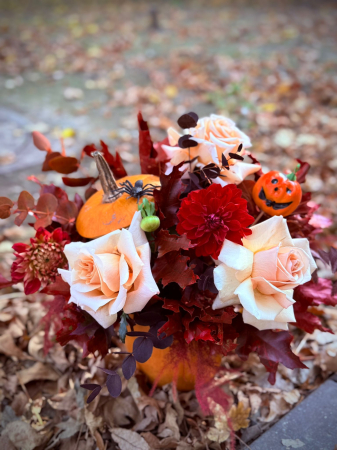 Halloween - Aranjament Floral „Farmec de Toamnă” în Dovleac