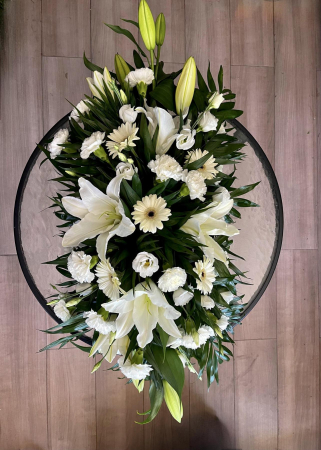 Funerare - Aranjament funerar alb din crini, lisianthus, garoafe si gerbera
