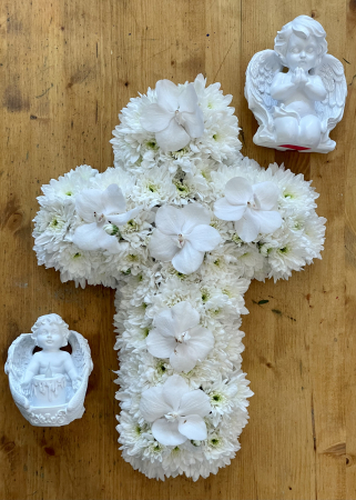 Aranjament funerar Cruce cu crizanteme si vanda [3]