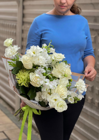 Buchete sub 200 lei - Buchet flori albe, lisianthus, trandafiri, alstroemeria, crizanteme, all white
