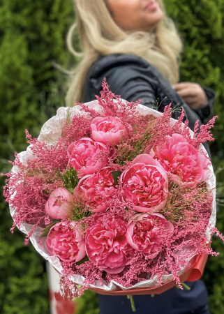 Buchet bujori roz romanesti