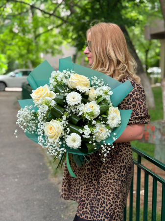 Premium - Buchet cu trandafiri, Bouvardia si minigerbera