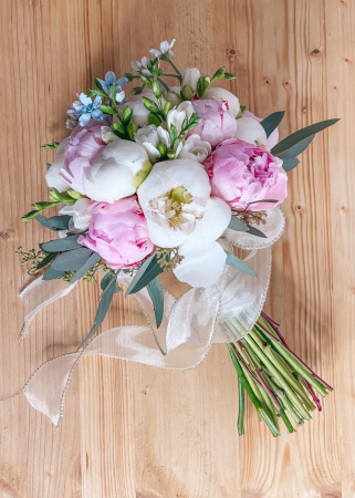 Evenimente - Buchet de mireasa din bujori albi si roz