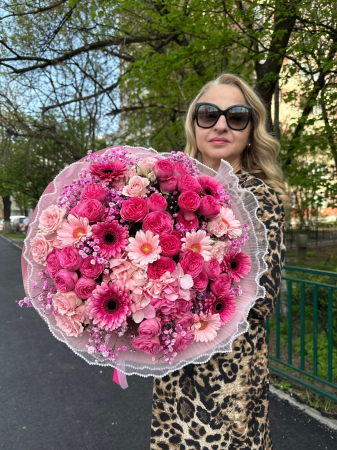 Buchete - Buchet roz cu miniroze de grădină și hortensie | Rodyolla