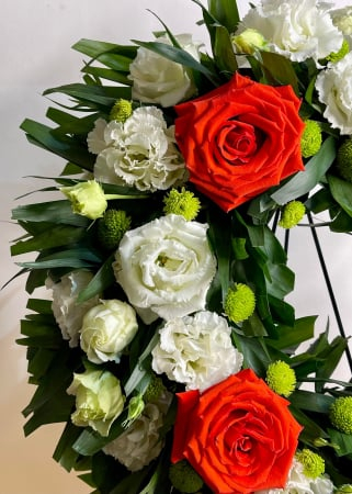 Coroana funerara cu trandafiri albi si rosii [2]