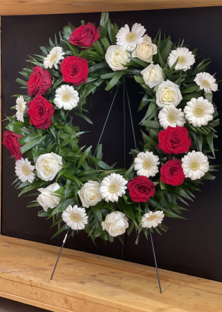 Coroana funerara cu trandafiri rosii si gerbere albe [1]