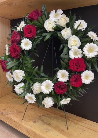 Coroana funerara cu trandafiri rosii si gerbere albe [4]