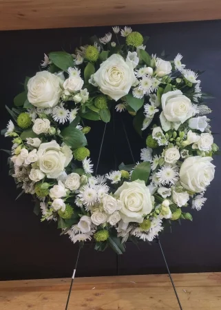 Coroana funerara din flori albe Cosmos [3]