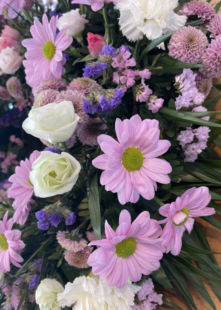 Funerare - Coroana funerara lila din limonium si trandafiri