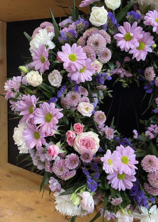 Coroana funerara lila din limonium si trandafiri [1]