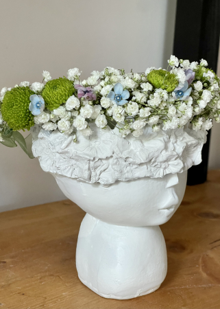 Coronita din flori naturale santini, oxypetalum si gypsophila pentru scolari [1]