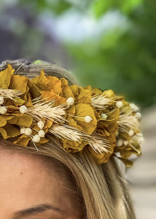 Coronite - Coronita din flori naturale Serenity pentru elevi, scolari, mirese sau orice ocazie.