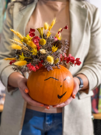 Dovleac decorat de Halloween cu flori uscate [2]