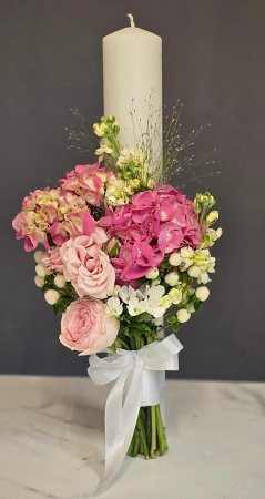 Evenimente - Lumânare florală cu hortensie roz, trandafiri și flori albe pentru botez sau nuntă