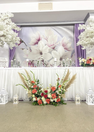 Aranjament floral prezidiu trandafiri rosii [4]