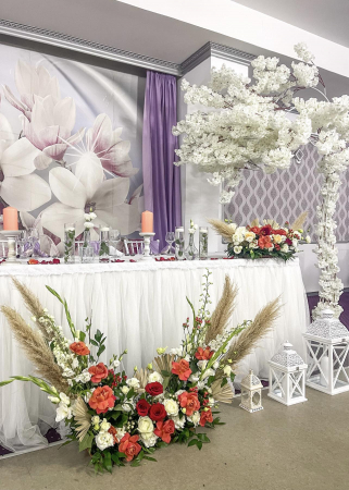 Aranjament floral prezidiu trandafiri rosii [5]