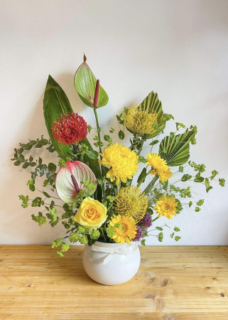 Pentru scoala/gradinita - Aranjament floral in culorile toamnei, crizanteme, trandafiri si anthurium