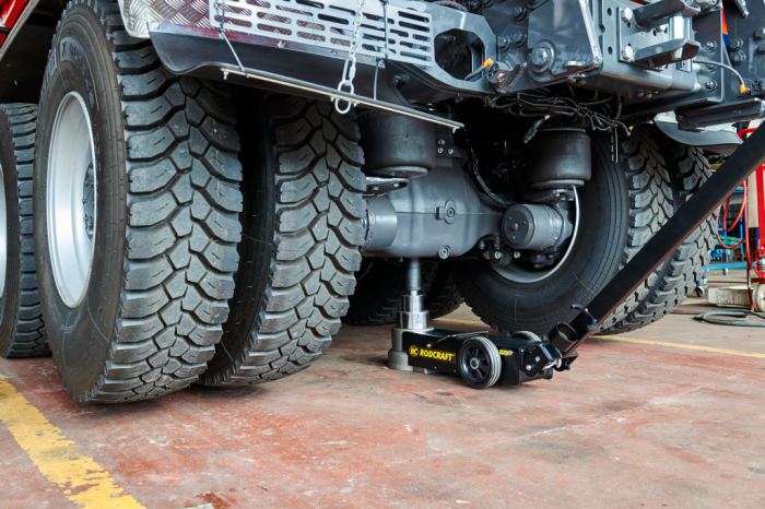 Cric pneumatico-hidraulic pentru autovehicule grele 50/25/15 tone Rodcraft ATJ50-3 [6]