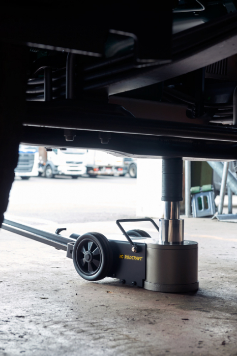 Cric pneumatico-hidraulic pentru autovehicule grele 15/30 tone Rodcraft ATJ30-2 [5]