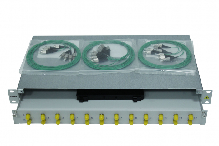 Splicebox, 16 fibre,FC,50/125µm OM2, culisant,19",1UV [1]