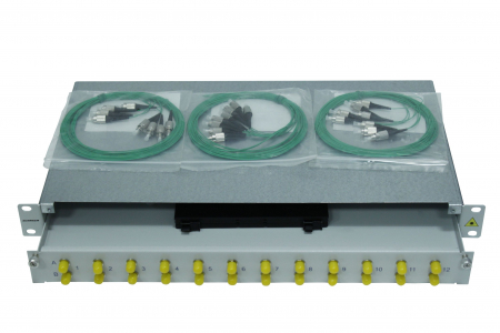 Echipamente Schrack - Splicebox, 8 fibre,FC,50/125µm OM2, culisant,19",1UV