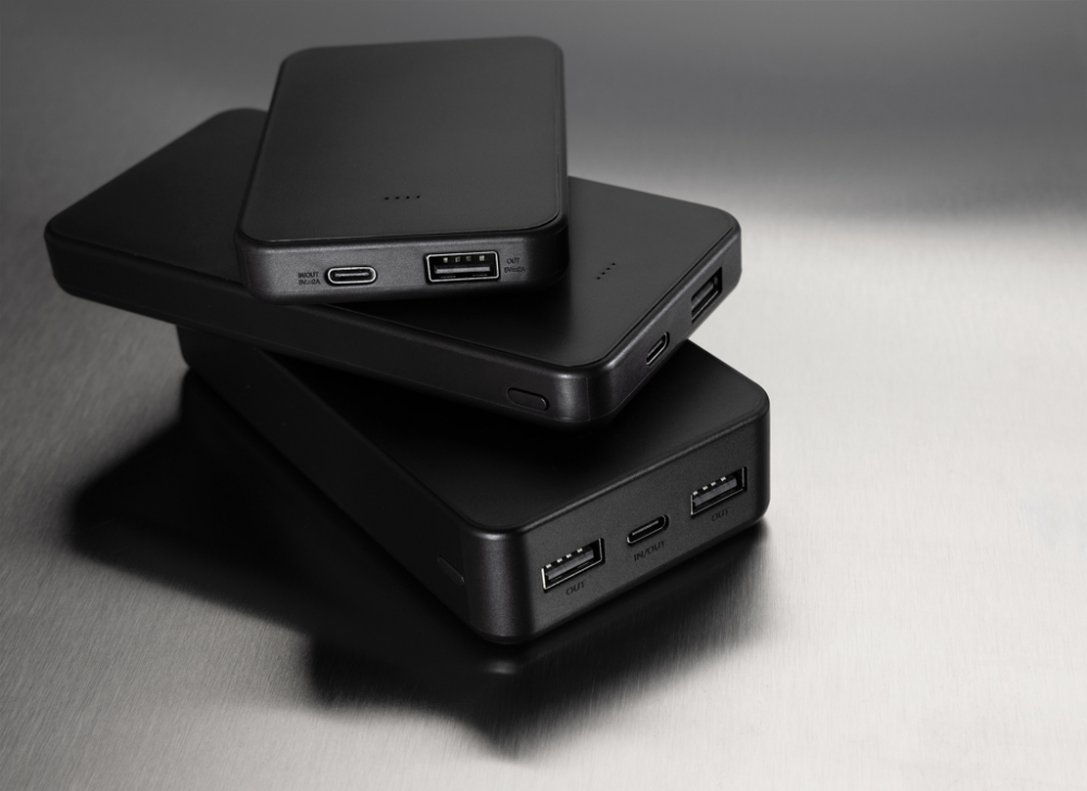 Baterie externă 20.000 mAh, cu 3 porturi de încărcare (USB-C & 2x USB-A) [10]