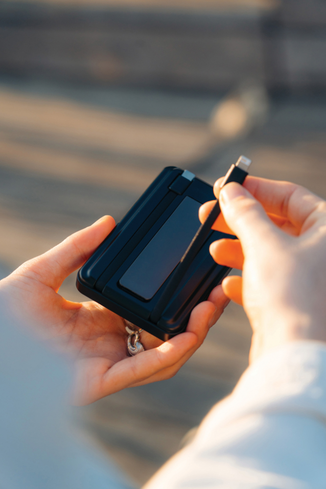 Baterie externă 5.000 mAh, încărcare rapidă 20W PD și încărcare wireless magnetică 15W [24]