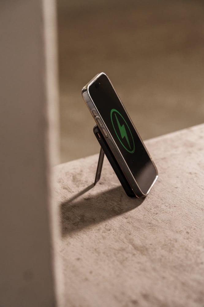 Baterie externă 5.000 mAh, încărcare rapidă 20W PD și încărcare wireless magnetică 15W [21]