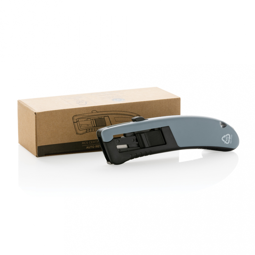 Cutter auto-retractabil [4]