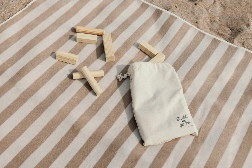 Joc Kubb mini – versiunea portabilă a jocului suedez clasic [6]