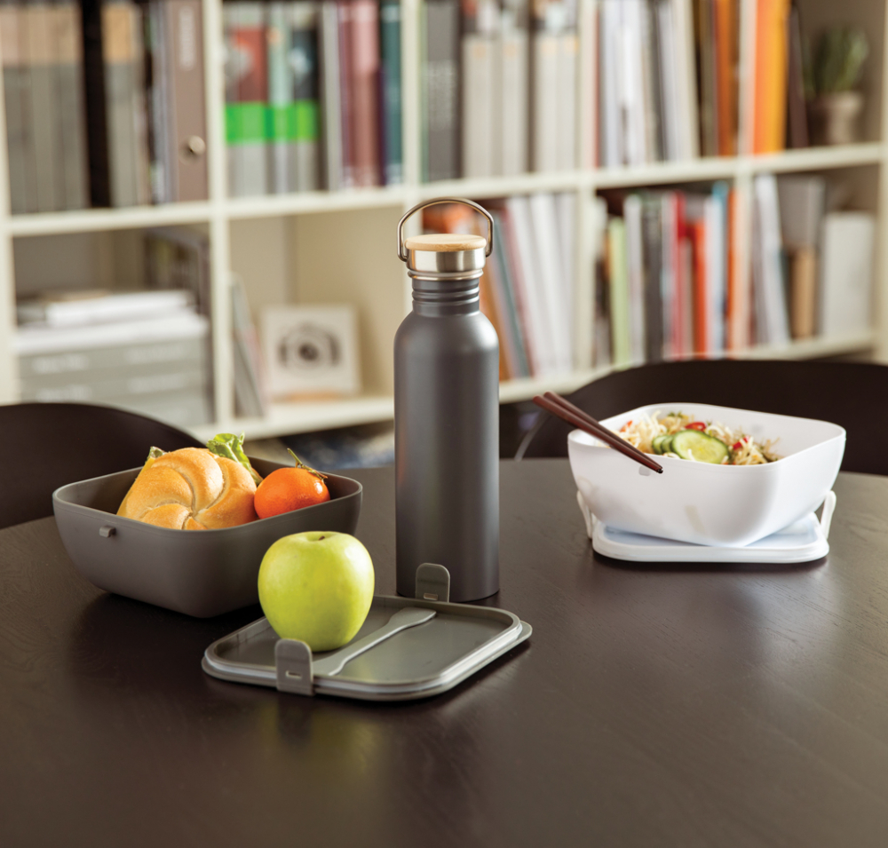 Sticlă modernă din inox cu capac din bambus – 710 ml [9]